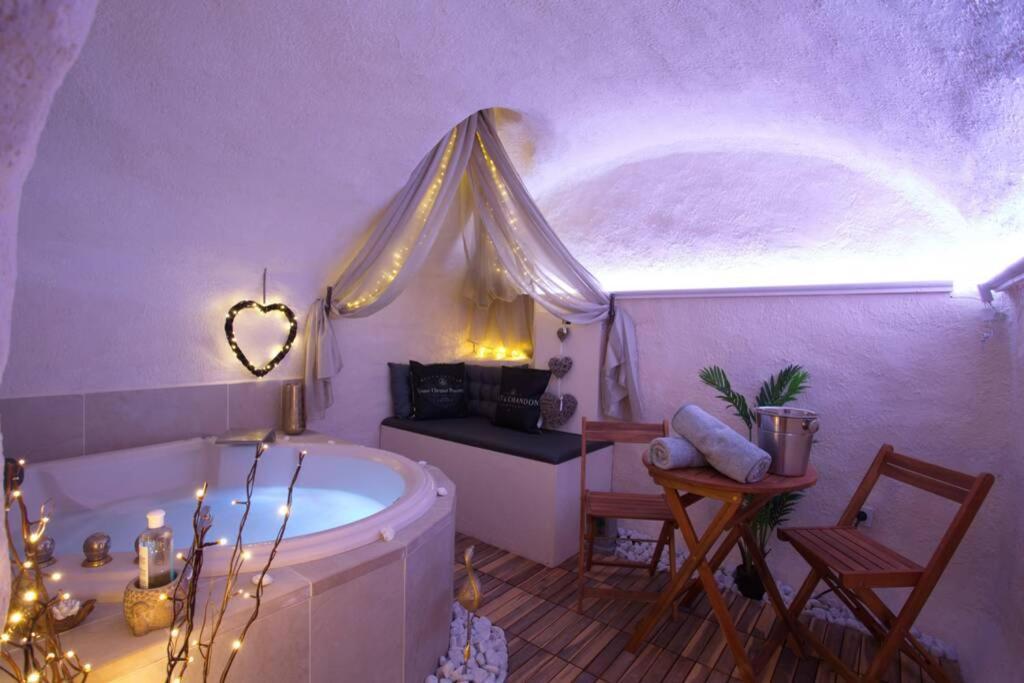 Les Secrets D'Alcove, Nuits Romantiques Avec Spa Aix-en-Provence Exterior foto