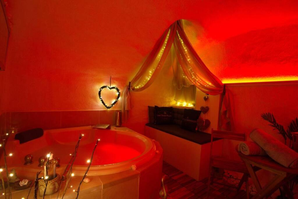 Les Secrets D'Alcove, Nuits Romantiques Avec Spa Aix-en-Provence Exterior foto