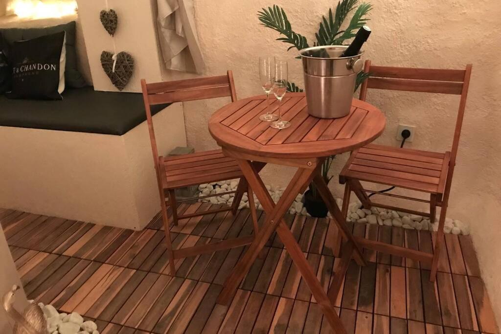 Les Secrets D'Alcove, Nuits Romantiques Avec Spa Aix-en-Provence Exterior foto