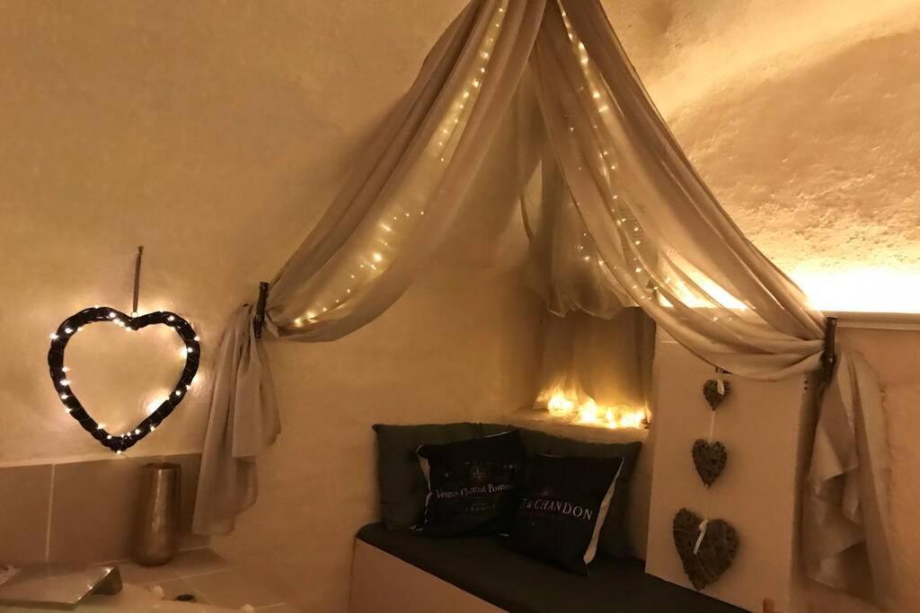 Les Secrets D'Alcove, Nuits Romantiques Avec Spa Aix-en-Provence Exterior foto