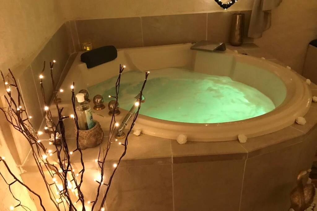 Les Secrets D'Alcove, Nuits Romantiques Avec Spa Aix-en-Provence Exterior foto