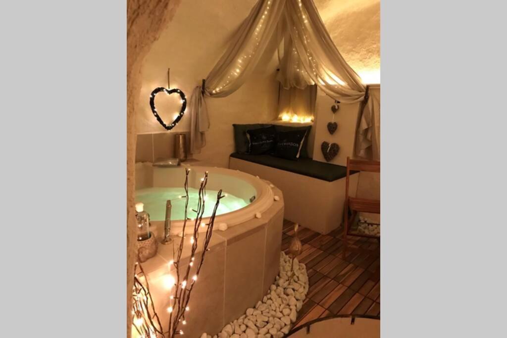 Les Secrets D'Alcove, Nuits Romantiques Avec Spa Aix-en-Provence Exterior foto